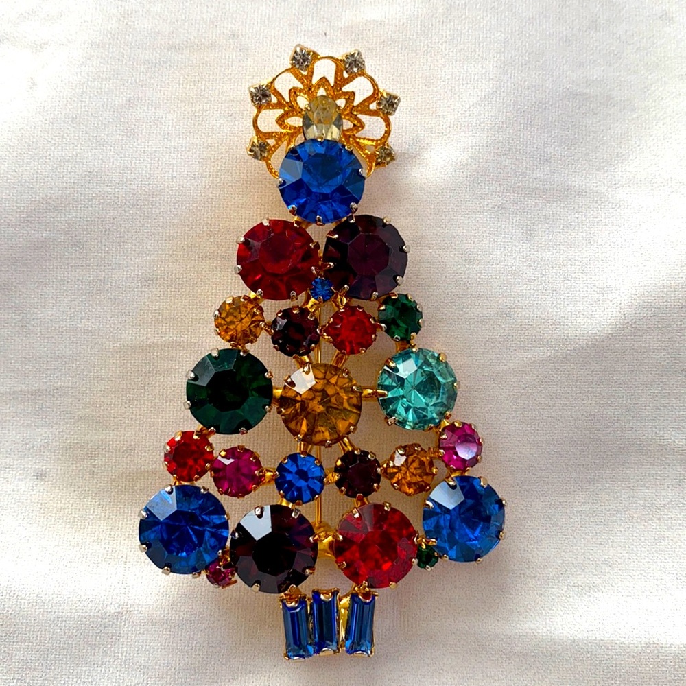 Vintage Goldtone & Rhinestones Christmas Tree Brooch Pin.